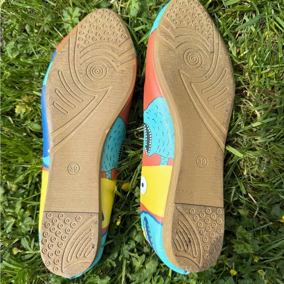 Blue and Orange Cartoon Eye Flats for Casual Comfort - Picture 2 of 5